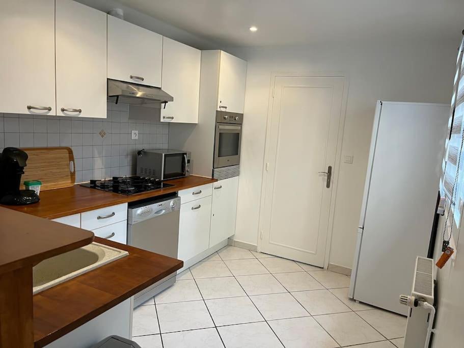 Petite Maison De Ville Au Calme Brie-Comte-Robert Exteriör bild